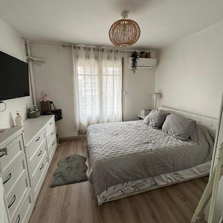 En Face Du Velodrome Apartment Marseille Bagian luar foto
